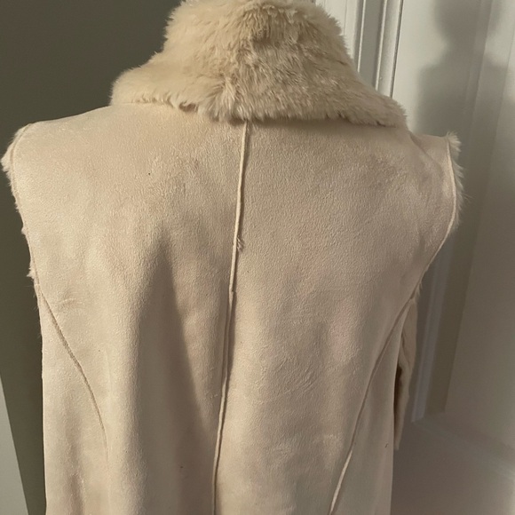 Gaby & Eden Faux Shearling Vest - Picture 6 of 9